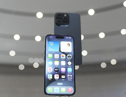 龙游Apple维修站分享买iPhone15还是华为Mate60 